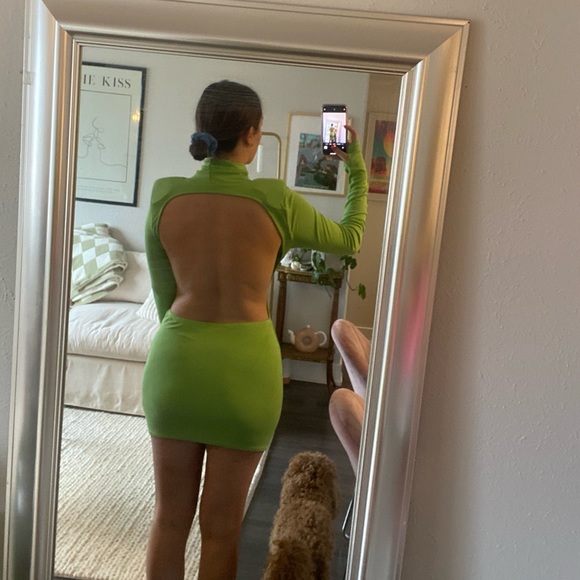 Lime green backless turtleneck dress - Picture 2 of 3